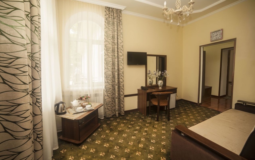 Джуниор сюит без балкона *  - 2