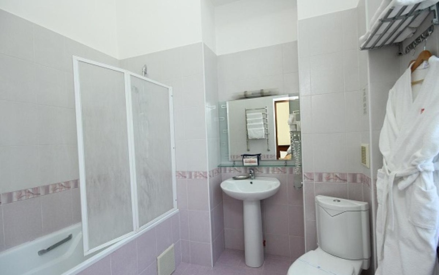 Люкс Luxe в корпусе Б (№1,3,8,11) - двуспальная кровать *  - 3