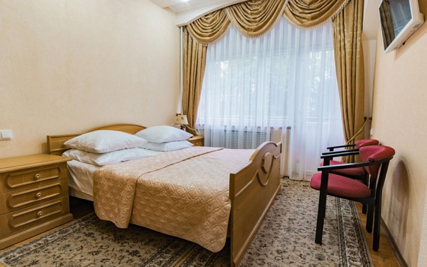 Люкс 2-местный 2-комнатный Люкс  *  - 1