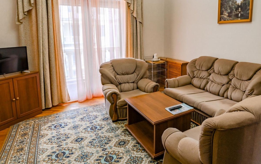 Люкс 2-местный 2-комнатный люкс *  - 3