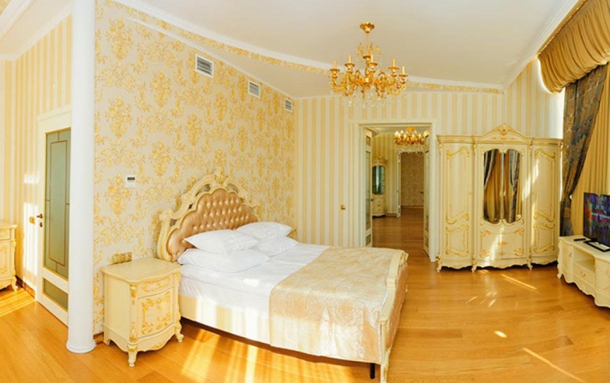 Люкс Золотой 3-комнатный 4-местный с кухней *  - 1