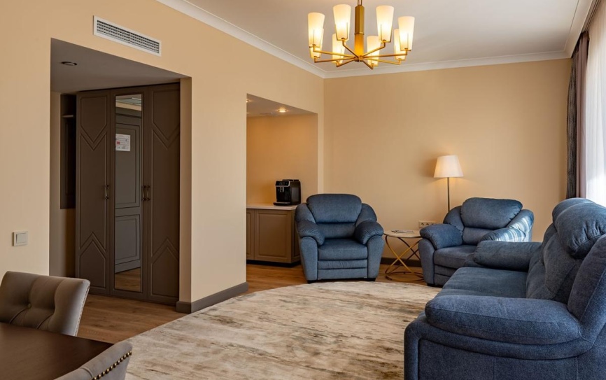 Апартамент 2-местный 2 комнатный номер Апартамент (после реновации) *  - 2