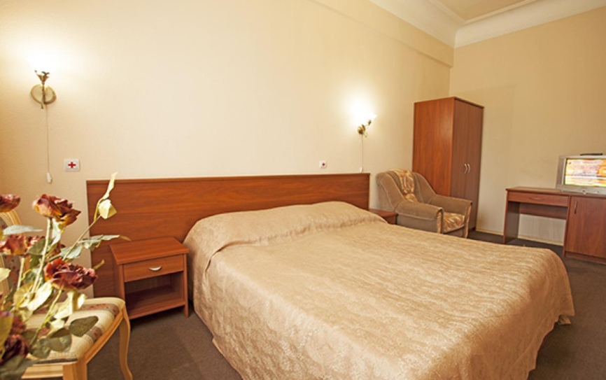 Полулюкс 2-местный 2-комнатный  *  - 1