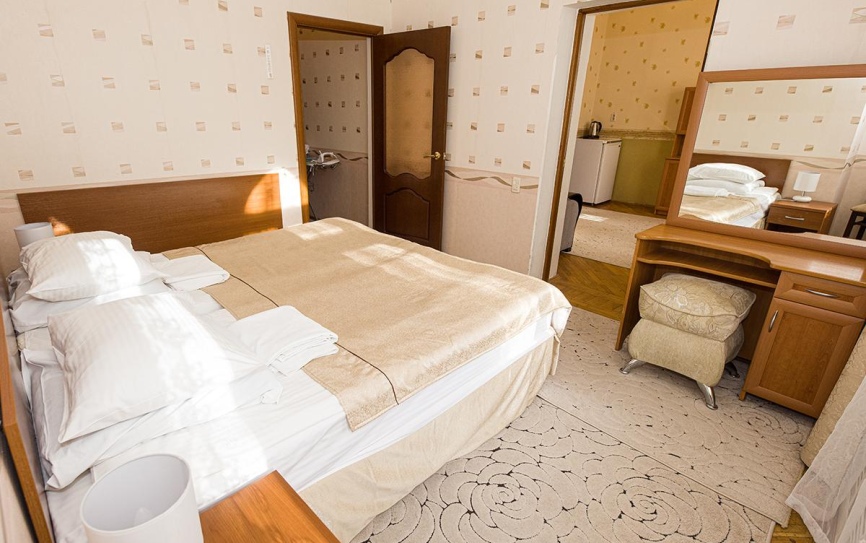 Люкс 2 местный 2-комнатный Люкс № 241 (Л2м2к241) *  - 2