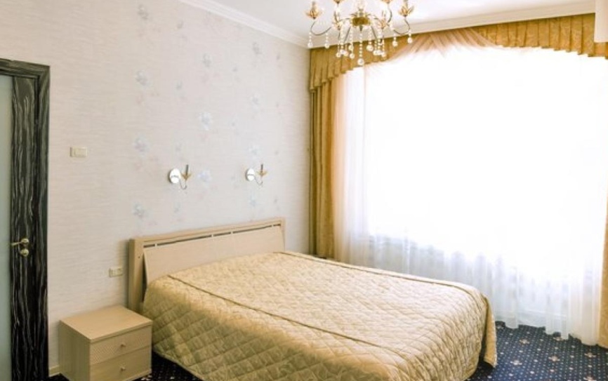 Полулюкс 2-местный 3-комнатный полулюкс *  - 1