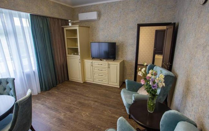 Люкс 2-местный 2-комнатный 11 этаж(л2м2кэ11) *  - 3