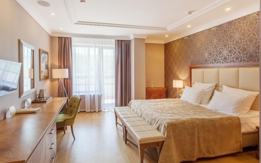 Джуниор сюит 1-местный 1-комнатный *  - 1