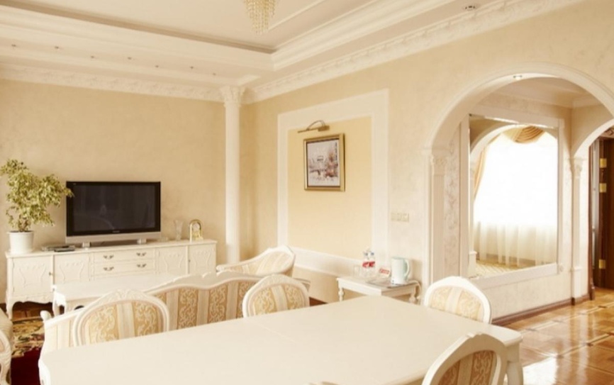 Сюит 2-местный 3-комнатный номер в центральном корпусе *  - 2