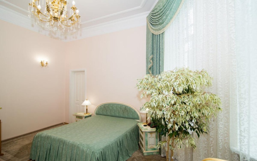 Люкс 2-местный 2-комнатный №103, 203 корпус 4 *  - 1