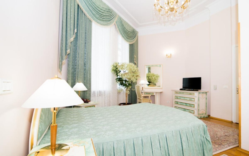 Люкс 2-местный 2-комнатный №103, 203 корпус 4 *  - 2