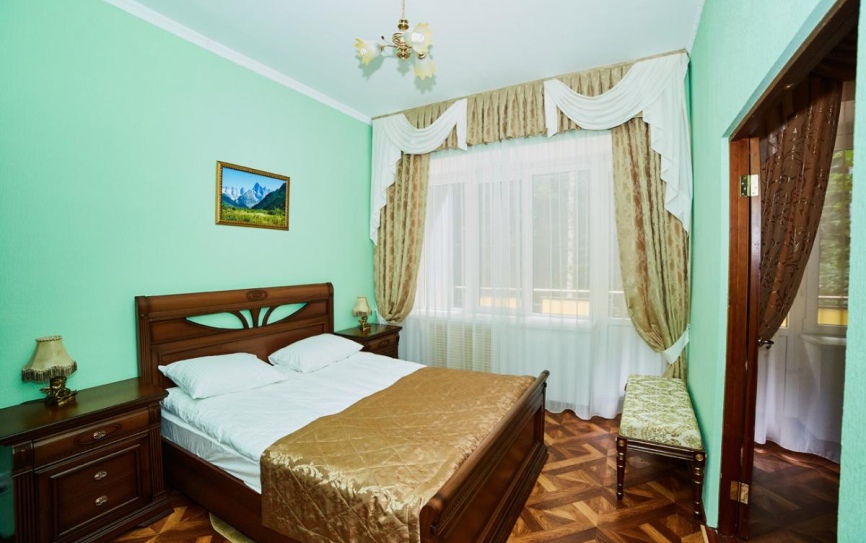 Люкс 2-местный 3-комнатный с балконом *  - 1