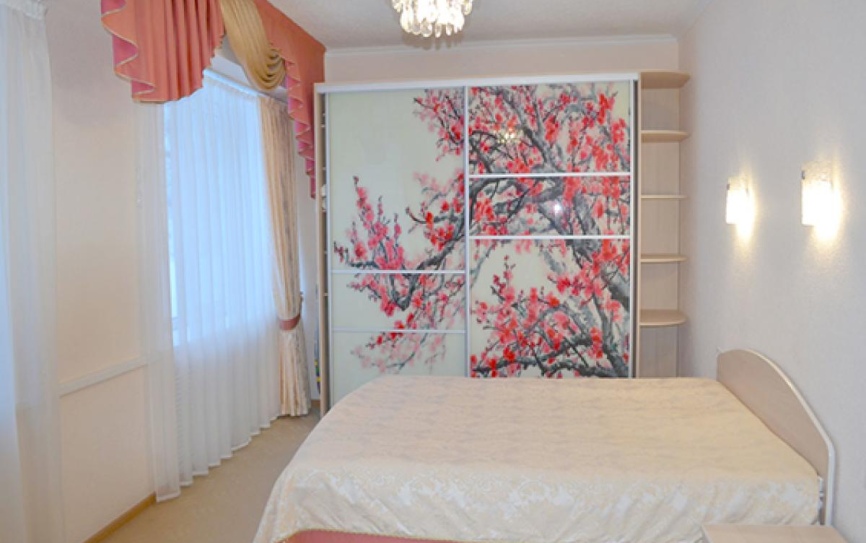 Люкс 2-местный 2-комнатный без балкона *  - 1