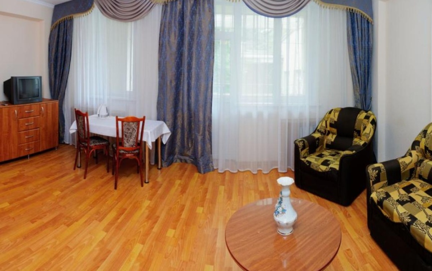 Люкс 2-мест 3-комн корпус Горный *  - 2