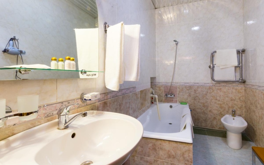 Люкс 1-местный 2-комнатный корпус 3 *  - 3