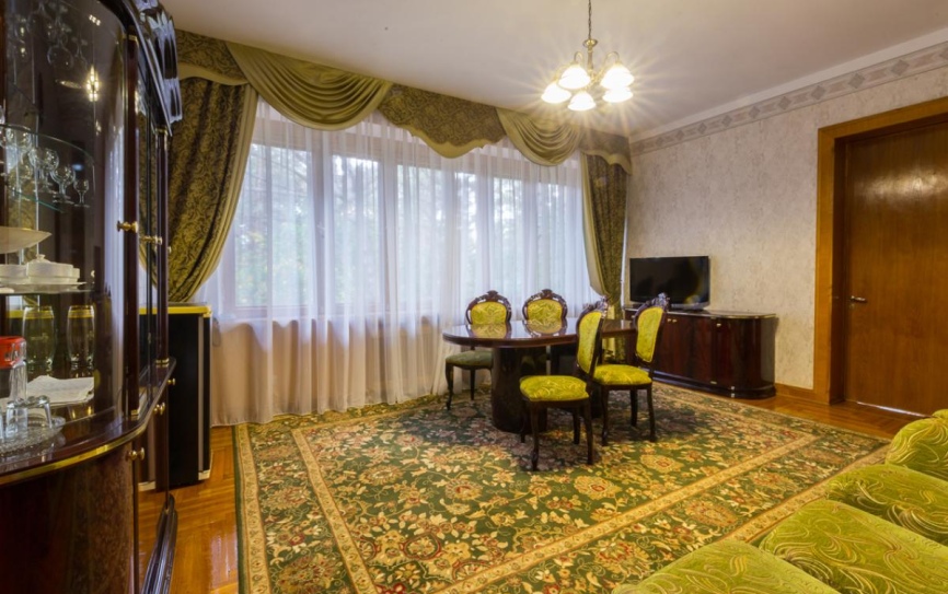 Люкс 1-местный 2-комнатный корпус 3 *  - 2